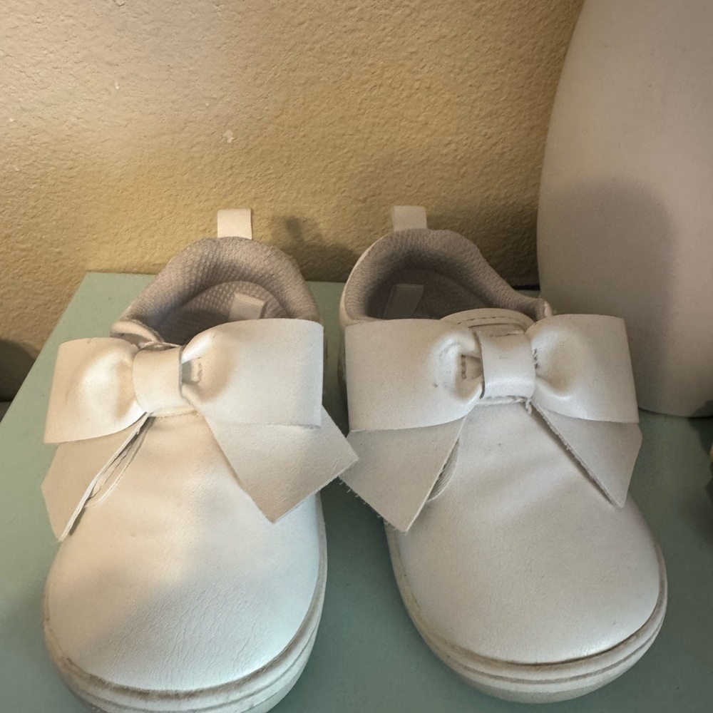 Stride Rite White Baby Shoes with Bow